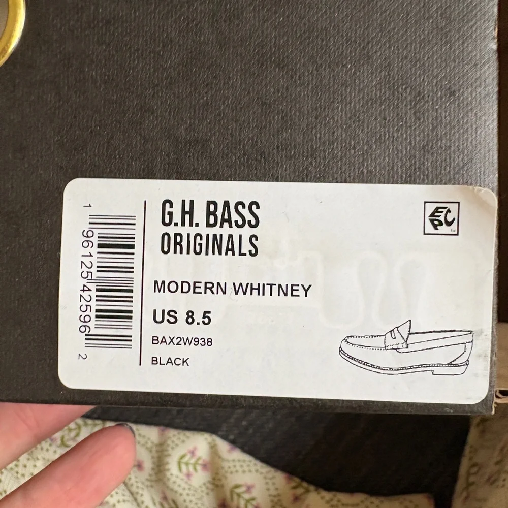 G.H. Bass & Co. Textured Black Leather Loafers size 8.5 women’s - Picture 4 of 5